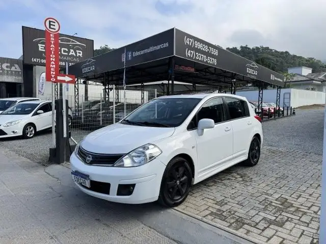 Carro Nissan Tiida 2012 SL 1.8 (flex) (aut)