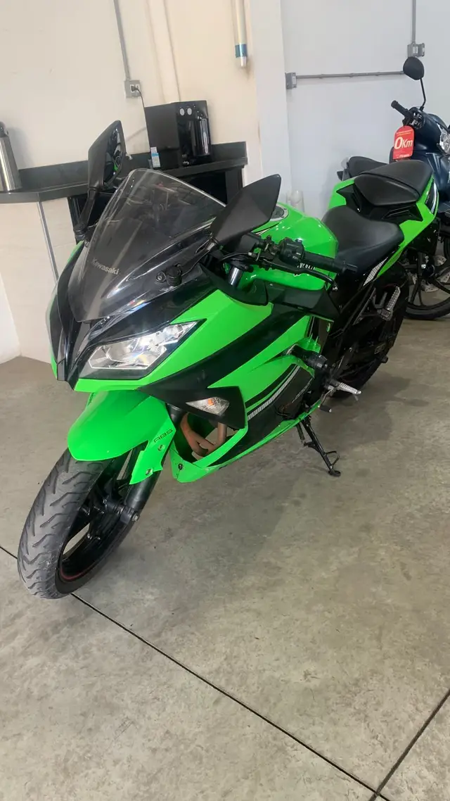 Moto Kawasaki Ninja 2014 300