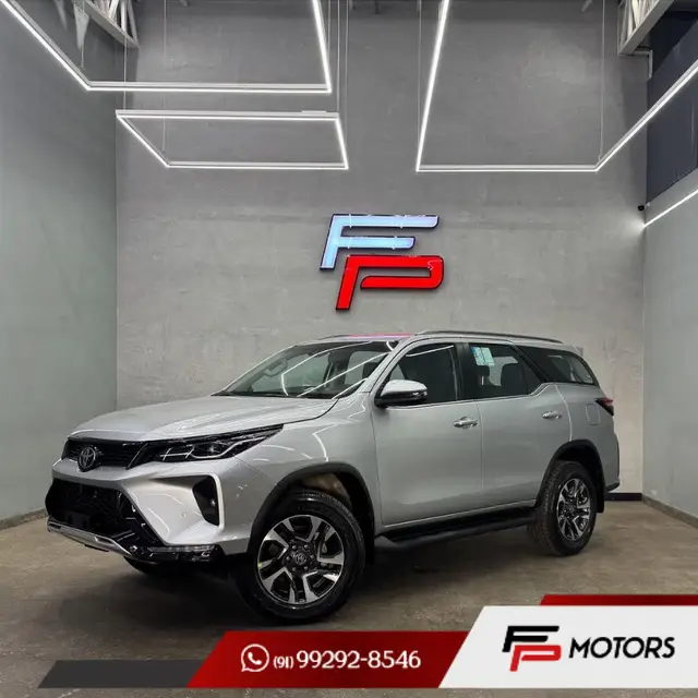 Carro Toyota SW4 2025 SRX Platinum 2.8 Turbodiesel 4x4 (Aut.) (7 Lugares)