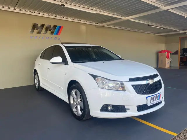 Carro Chevrolet Cruze 2014 HB Sport LTZ 1.8 16V FlexP. 5p Mec