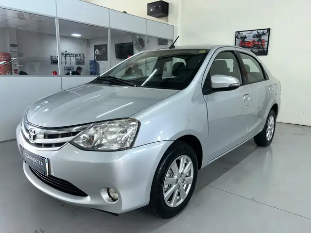 Carro Toyota Etios Sedan 2017 XLS 1.5 (Aut) (Flex)
