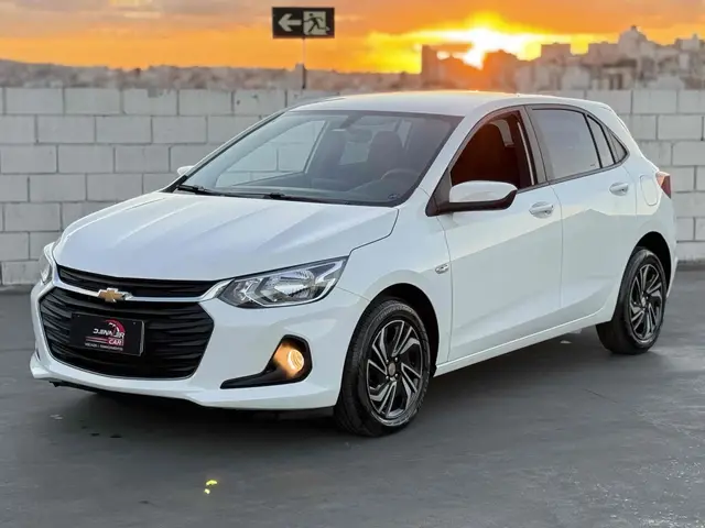 Carro Chevrolet Onix Plus 2024 LT 1.0