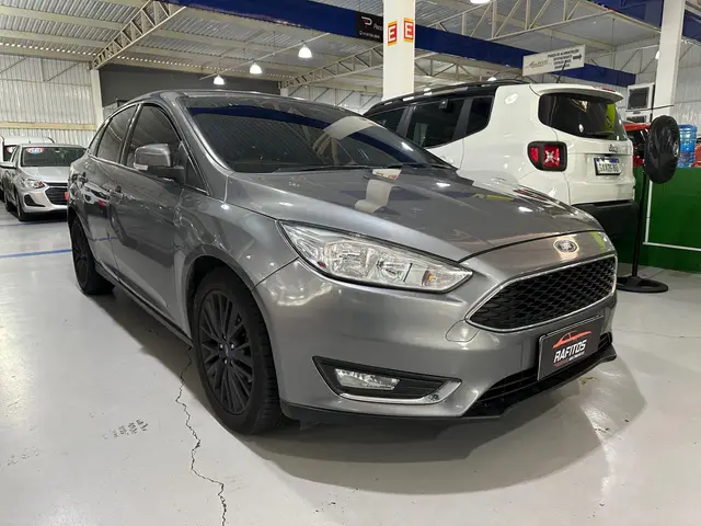 Carro Ford Focus Hatch 2017 SE Plus 2.0 PowerShift