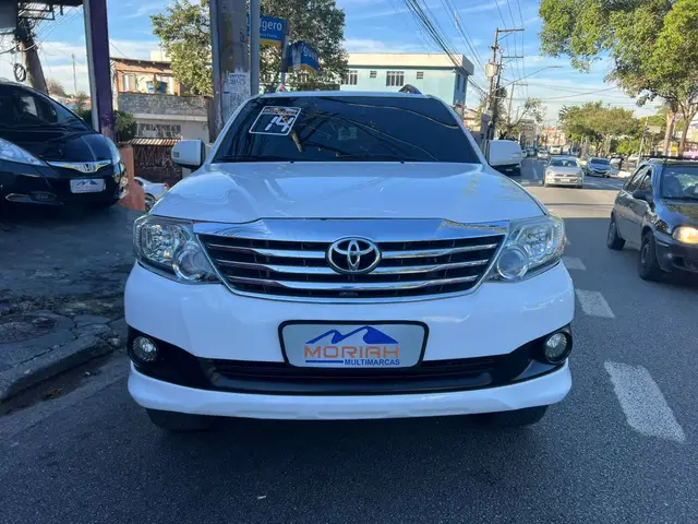 Carro Toyota Hilux SW4 2014 2.7 4x2 SR