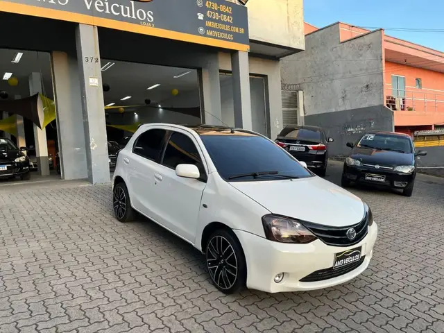 Carro Toyota Etios 2013 XS 1.3 (Flex)