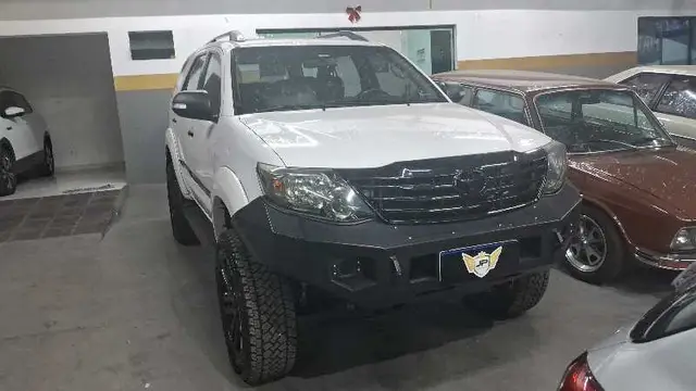 Carro Toyota SW4 2015 SR 4x2 2.7/ 2.7 Flex 16V Aut.