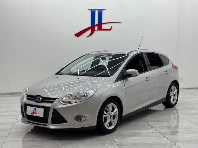 Carro Ford Focus Hatch 2014 SE 1.6 16V TiVCT PowerShift