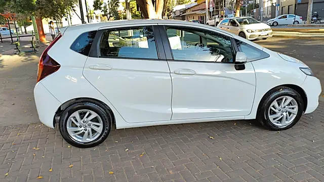 Carro Honda Fit 2016 1.5 16v LX CVT (Flex)