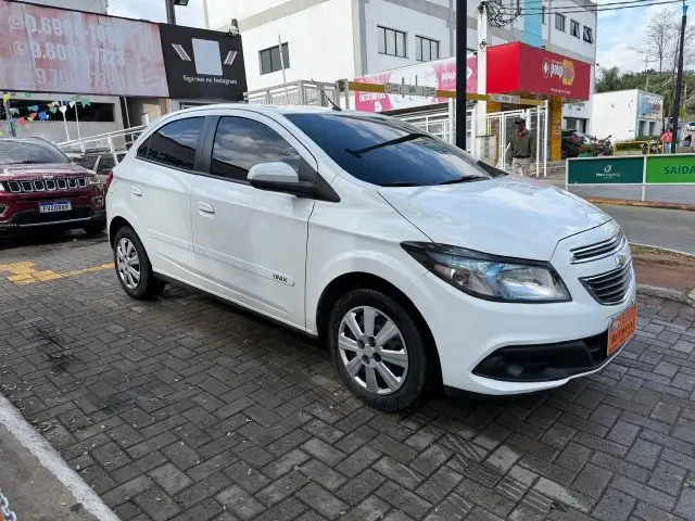 Carro Chevrolet Onix 2015 1.4 LT SPE/4