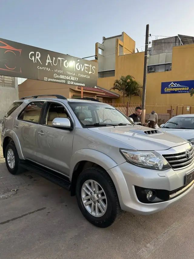 Carro Toyota Hilux SW4 2012 SRV 3.0 4X4 (7 Lugares)