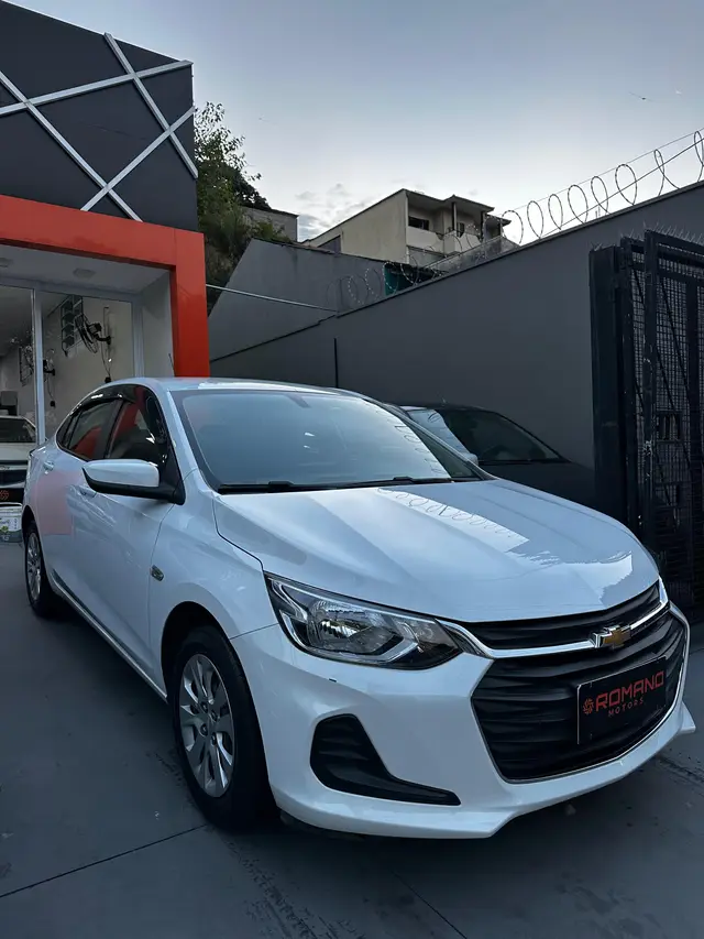 Carro Chevrolet Onix Plus 2023 LT 1.0