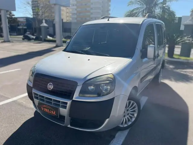 Carro Fiat Doblò 2018 Essence 1.8 7L (Flex)