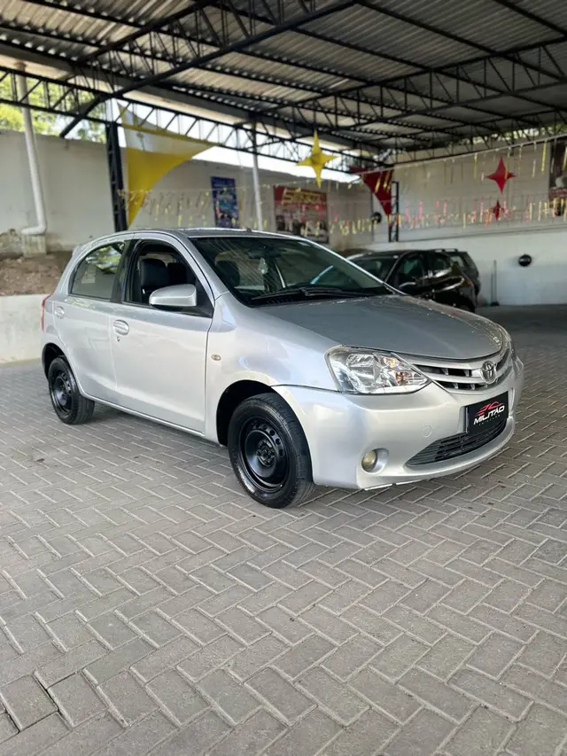 Carro Toyota Etios 2016 XS 1.5 (Flex)