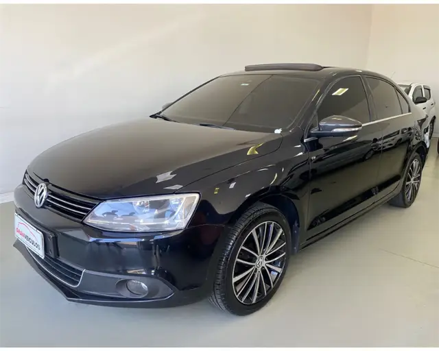 Carro Volkswagen Jetta 2013 2.0 TSI Highline DSG