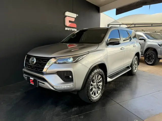 Carro Toyota SW4 2021 SRX 2.8 turbodiesel 7L 4x4 (Aut)
