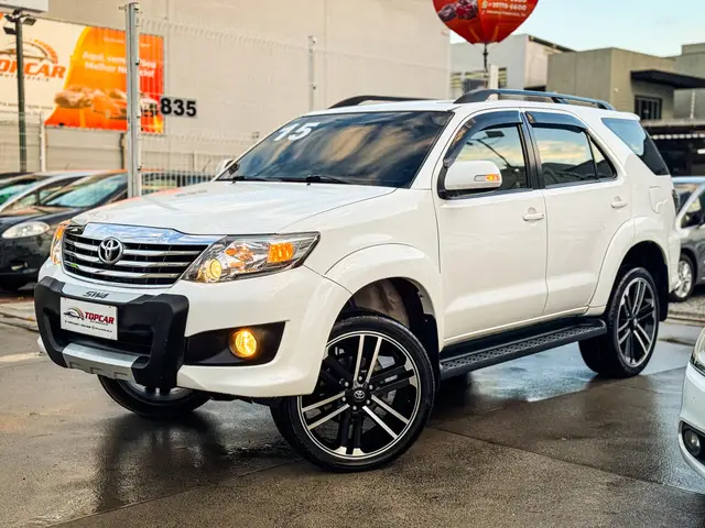 Carro Toyota SW4 2015 SR 4x2 2.7/ 2.7 Flex 16V Aut.