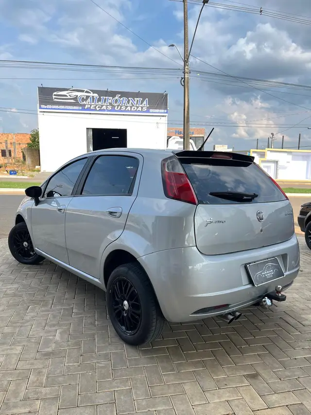 Carro Fiat Punto 2011 Attractive 1.4 (Flex)