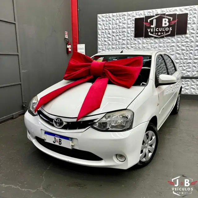 Carro Toyota Etios Sedan 2015 X 1.5 (Flex)