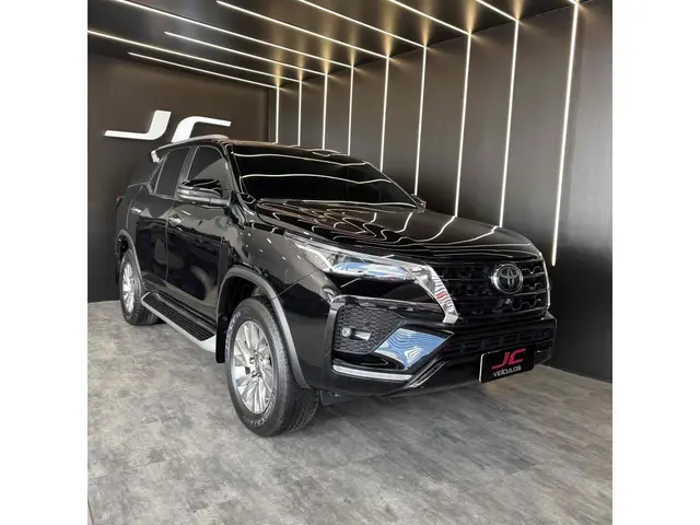 Carro Toyota SW4 2022 SRX 2.8 turbodiesel 7L 4x4 (Aut)