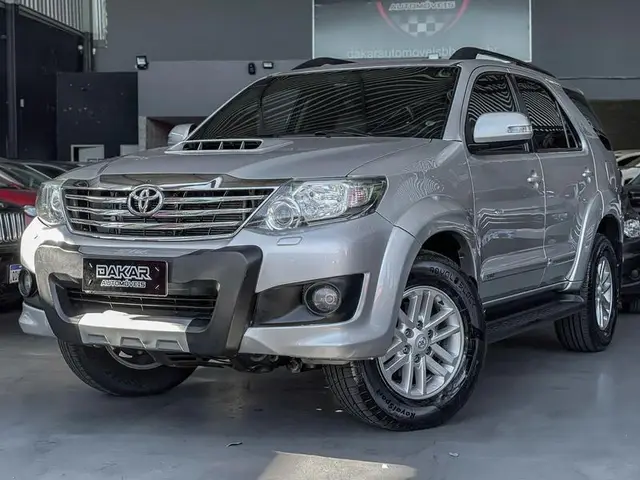 Carro Toyota Hilux SW4 2013 SRV 3.0 4X4 (7 Lugares)