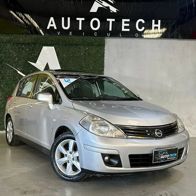 Carro Nissan Tiida 2011 SL 1.8 (flex) (aut)