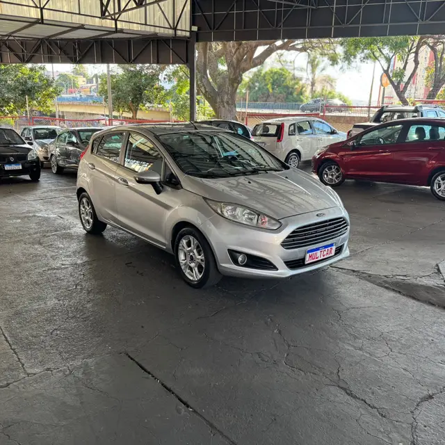 Carro Ford Fiesta Hatch 2015 1.6 (Flex)
