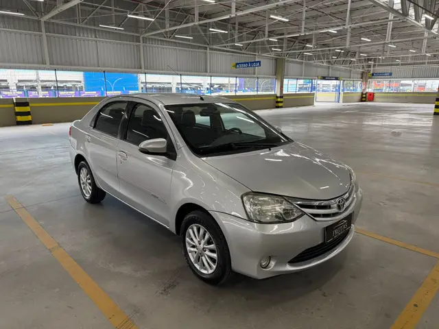 Carro Toyota Etios Sedan 2015 XLS 1.5 (Flex)