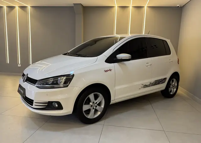 Carro Volkswagen Fox 2016 1.6 MSI Rock in Rio (Flex)