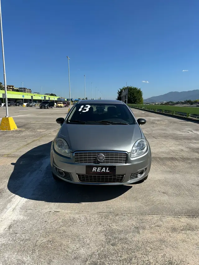 Carro Fiat Linea 2013 Essence 1.8 16V (Flex)