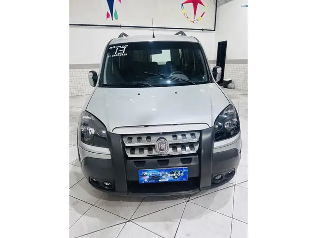 Carro Fiat Doblò 2013 Adventure 1.8 16V (Flex)