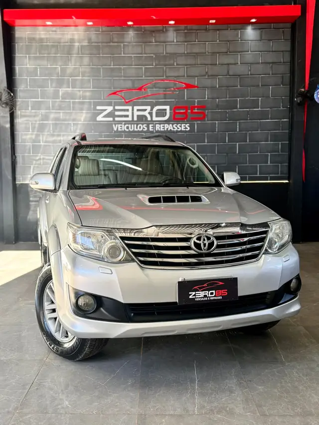 Carro Toyota Hilux SW4 2014 3.0 TDI 4x4 SR 5L