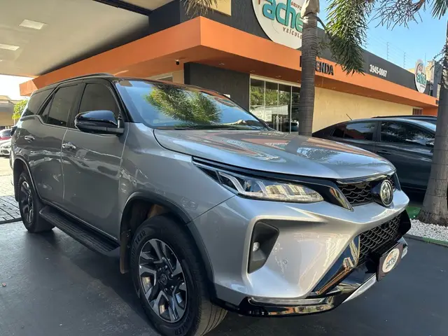 Carro Toyota SW4 2023 Diamond  2.8 turbodiesel 7L 4x4 (Aut)