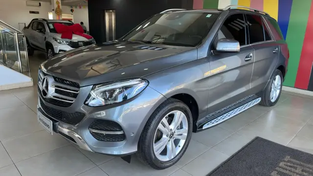 Carro Mercedes-Benz GLE 350d 2018 GLE 350 D Sport 4Matic