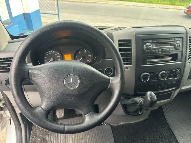 Carro Mercedes-Benz Sprinter 2016 Furgão 311 CDI Street 10,5m