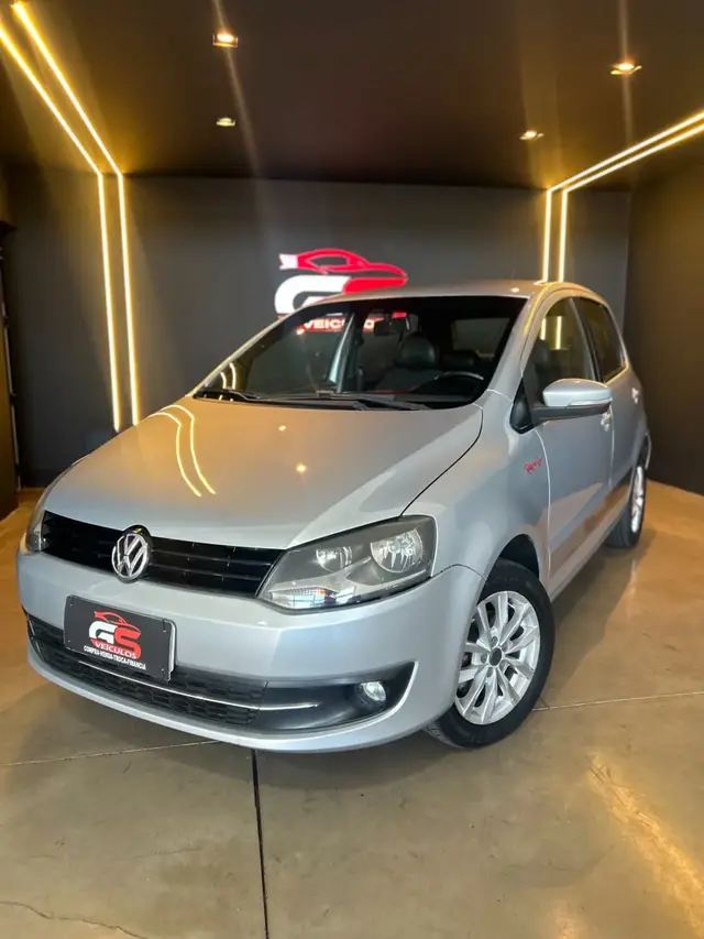 Carro Volkswagen Fox 2014 1.0 TEC Seleção (Flex)
