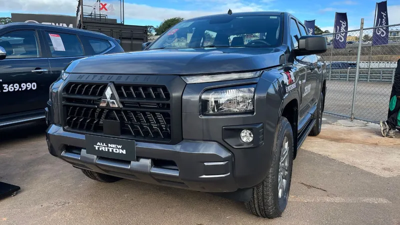 Mitsubishi Triton GLS: como é a versão intermediária em 45 fotos da picape