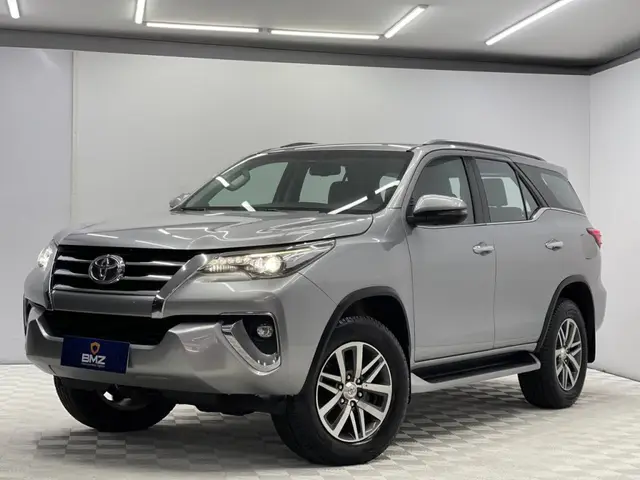 Carro Toyota SW4 2018 2.8 TDI SRX 7L 4x4 (Aut)