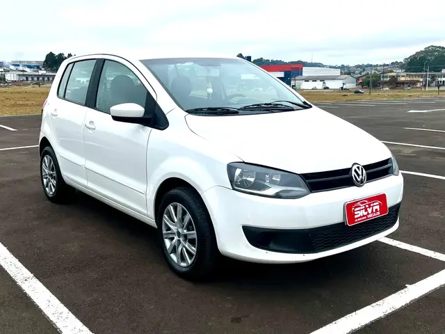 Carro Volkswagen Fox 2011 1.0 8V (Flex) 4p
