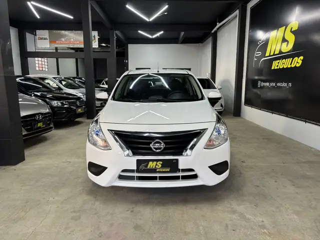 Carro Nissan Versa 2017 1.6 16V SV FlexStart CVT (Flex)