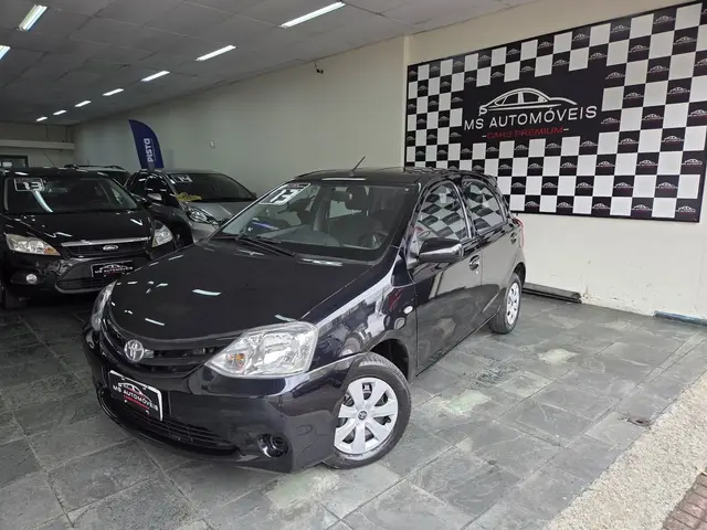 Carro Toyota Etios 2013 XS 1.3 (Flex)