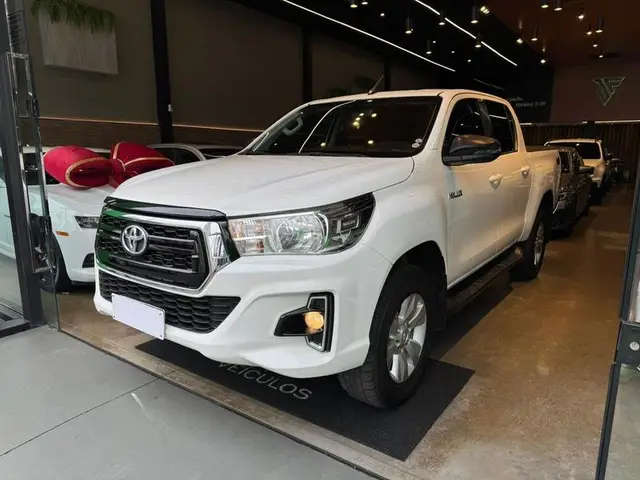 Carro Toyota Hilux Cabine Dupla 2020 Hilux 2.8 TDI CD GR-S 4x4 (Aut)