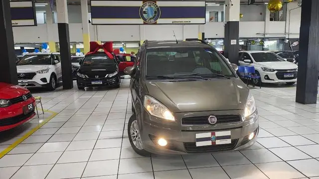 Carro Fiat Idea 2012 Attractive 1.4 8V (Flex)