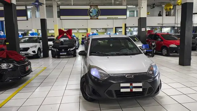 Carro Ford Fiesta Hatch 2013 Rocam 1.0 (Flex)