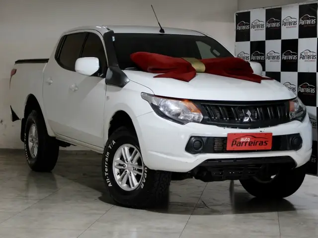 Carro Mitsubishi L200 Triton Outdoor 2021 GLX 2.4 Turbo Manual 4x4
