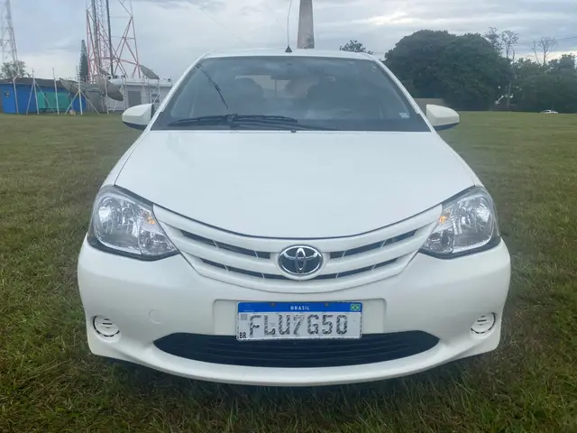 Carro Toyota Etios Sedan 2015 XS 1.5 (Flex)