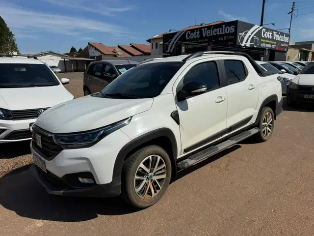 Carro Fiat Strada 2025 Volcano 1.3