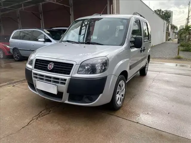 Carro Fiat Doblò 2020 Essence 1.8 16V (Flex)