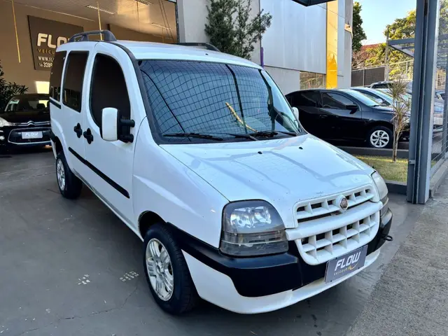 Carro Fiat Doblò 2009 HLX 1.8 8V (Flex)