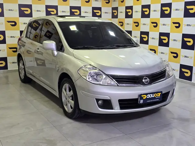 Carro Nissan Tiida 2011 SL 1.8 (flex) (aut)