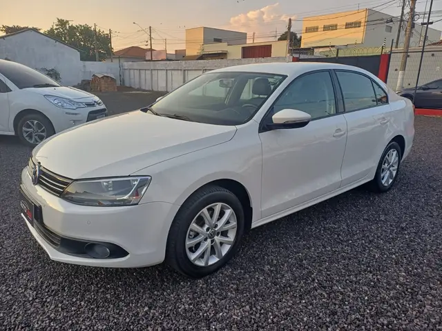 Carro Volkswagen Jetta 2014 2.0 Comfortline Tiptronic (Flex)